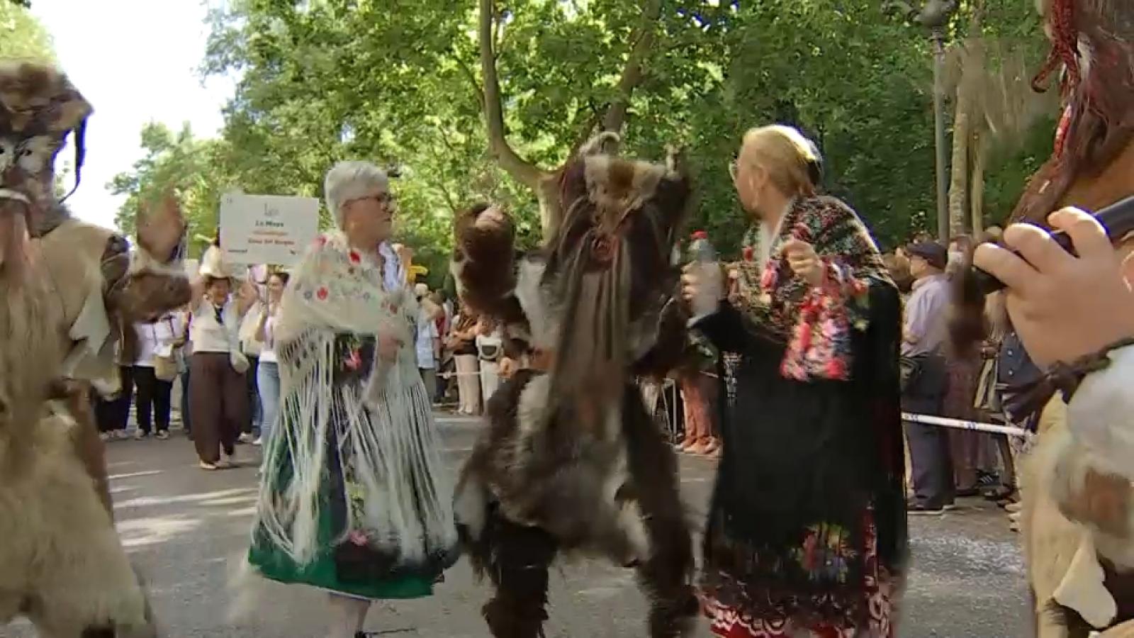 Desfile de las Fiestas de Cáceres en JATO