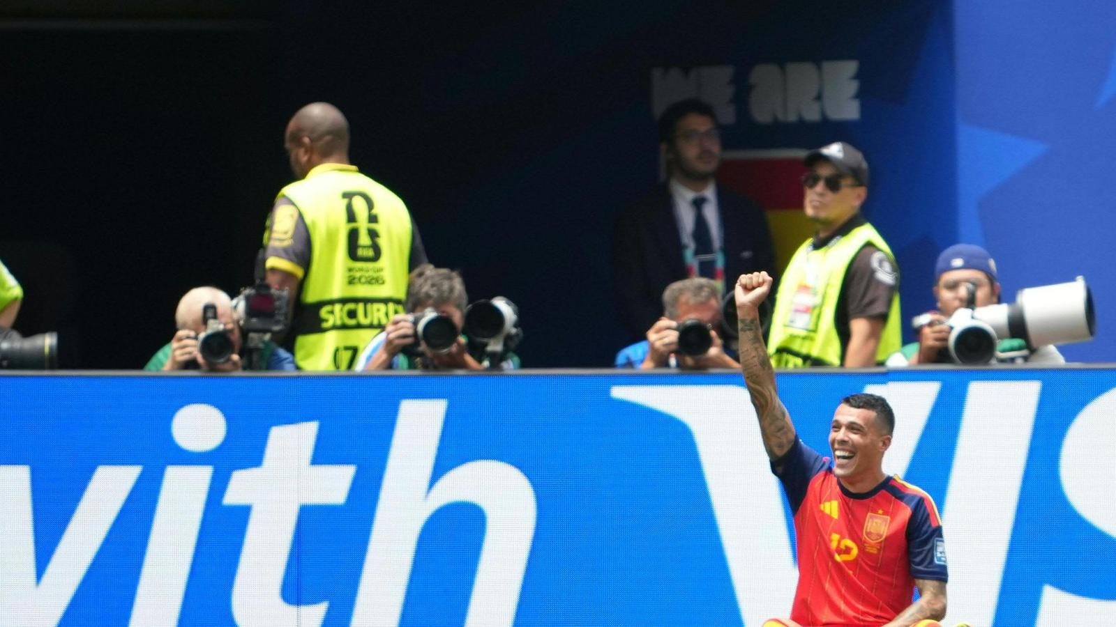 "Ha sido un gol muy bonito porque es mi primer gol y muy feliz también por la victoria del equipo"