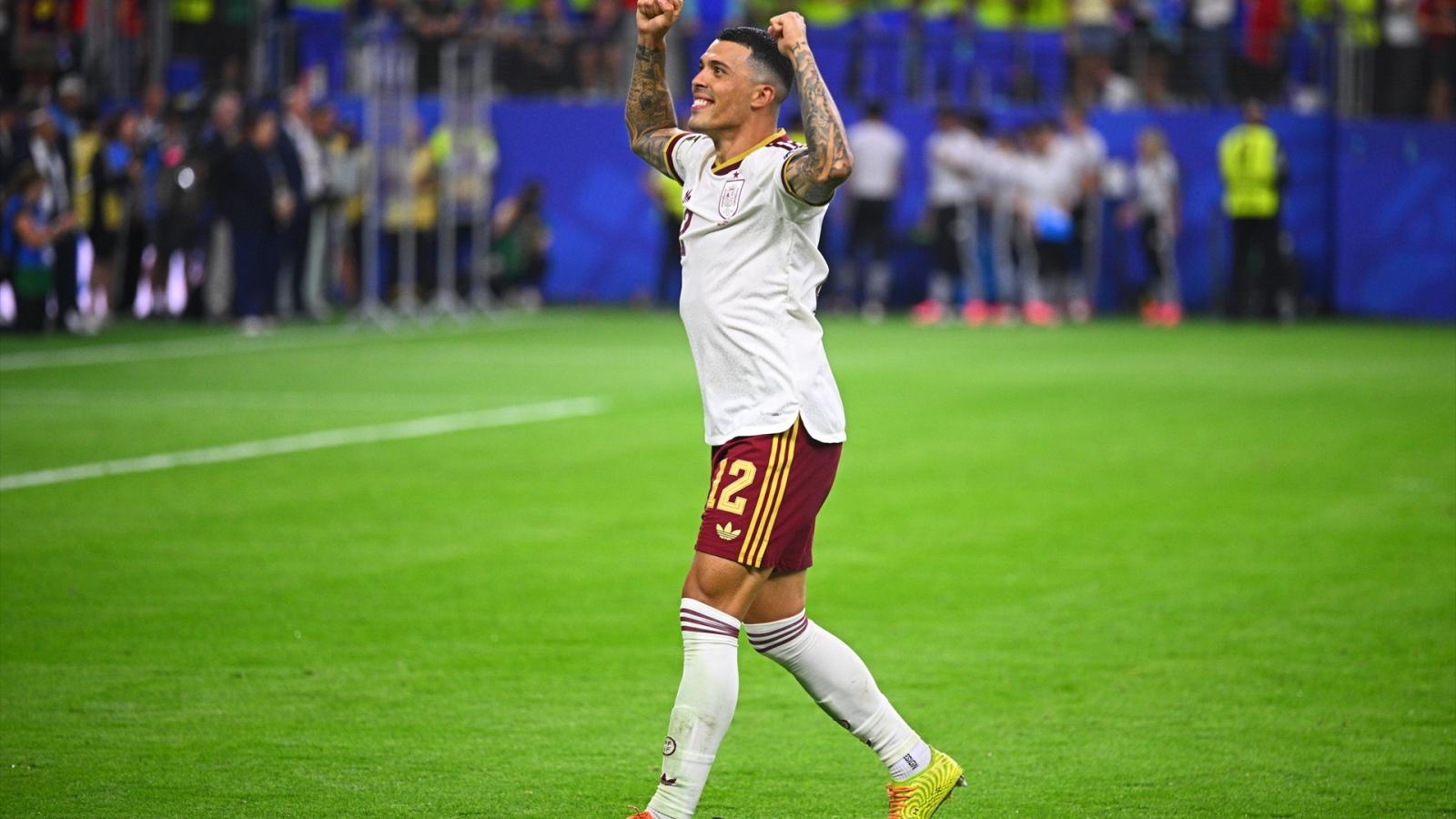 Pedro Porro celebra el pase a la final de España