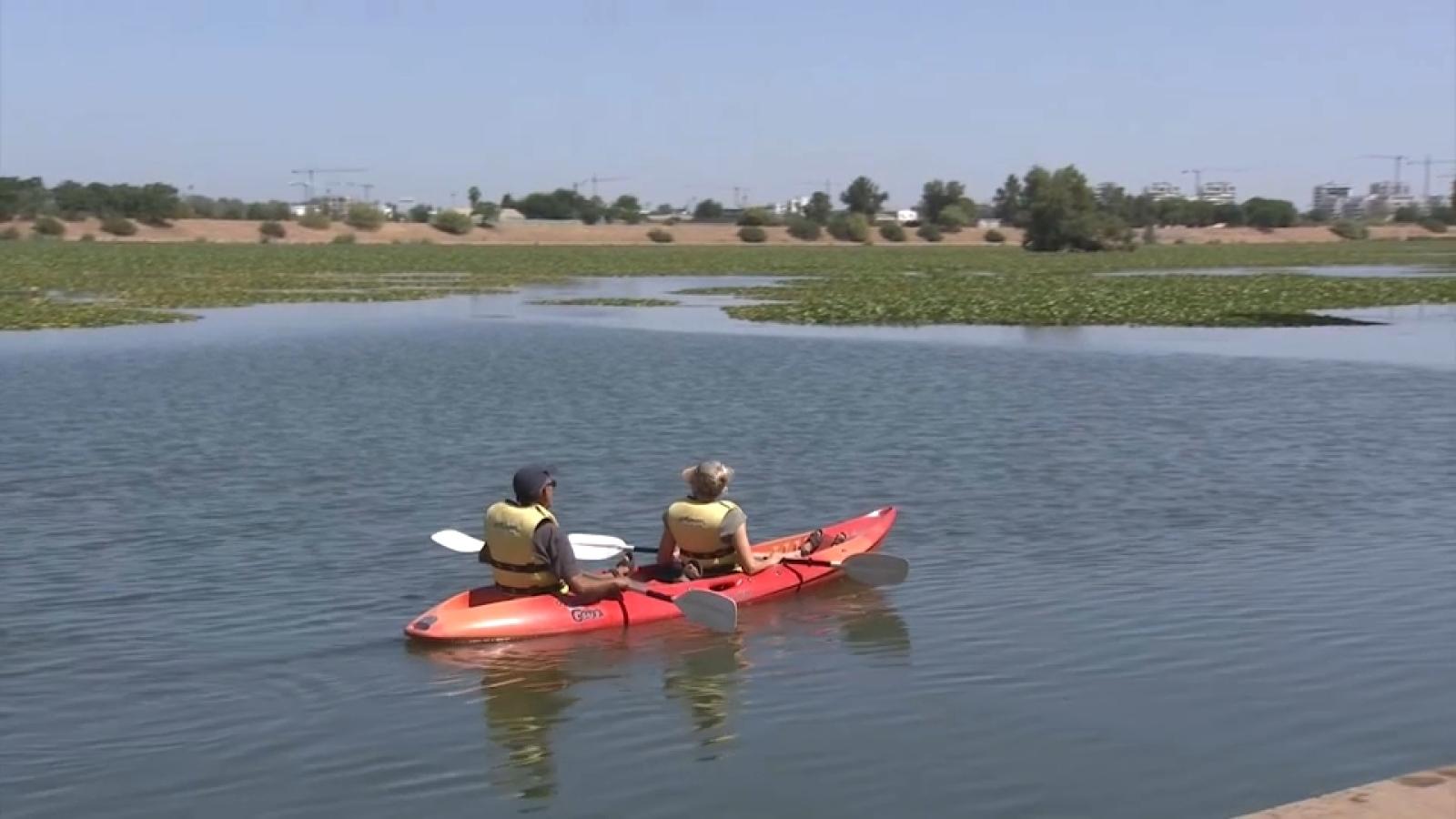 Piragüistas en el Guadiana, en Badajoz