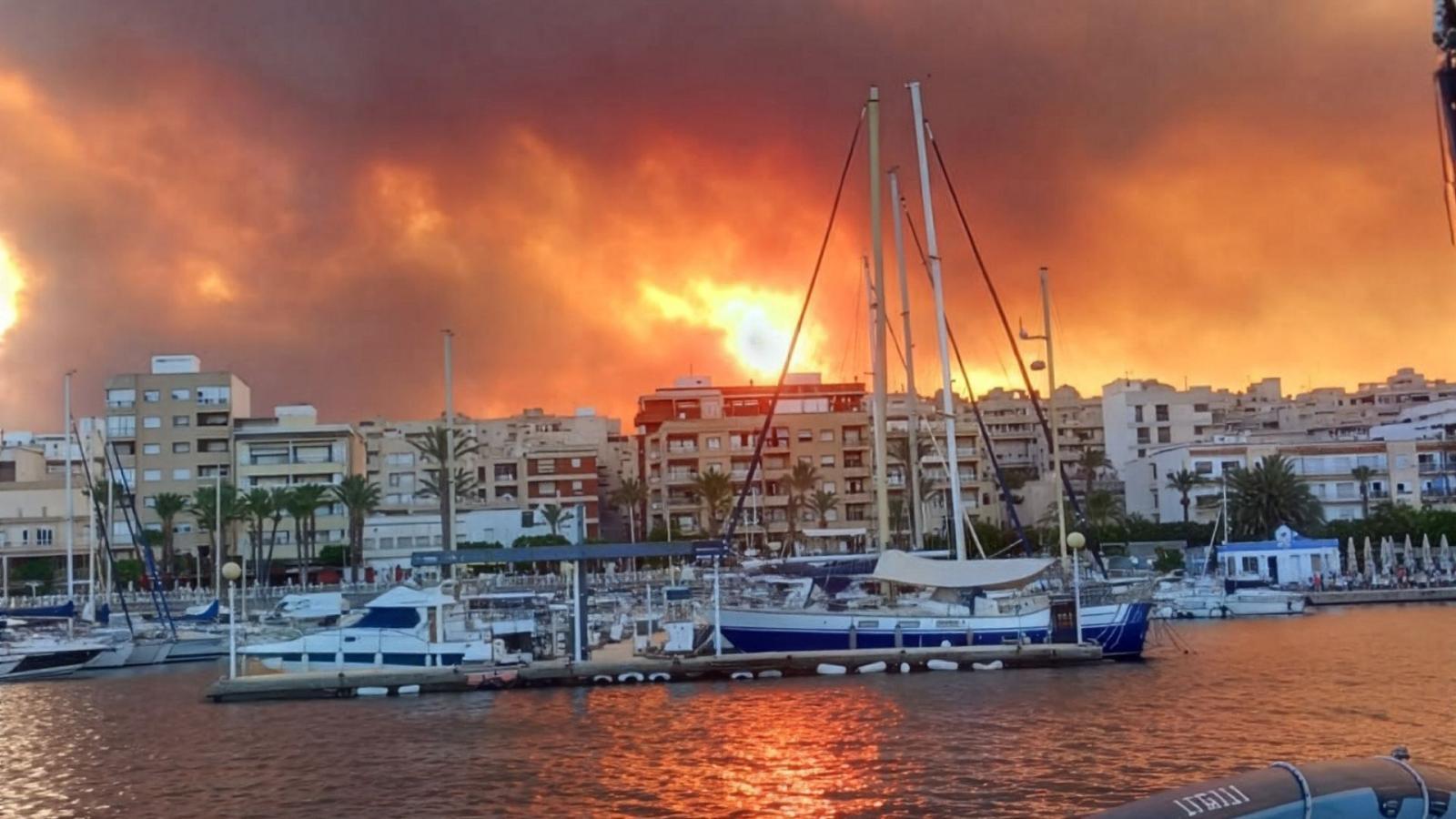 Incendio en Los Gallardos visto desde el Puerto de Garrucha