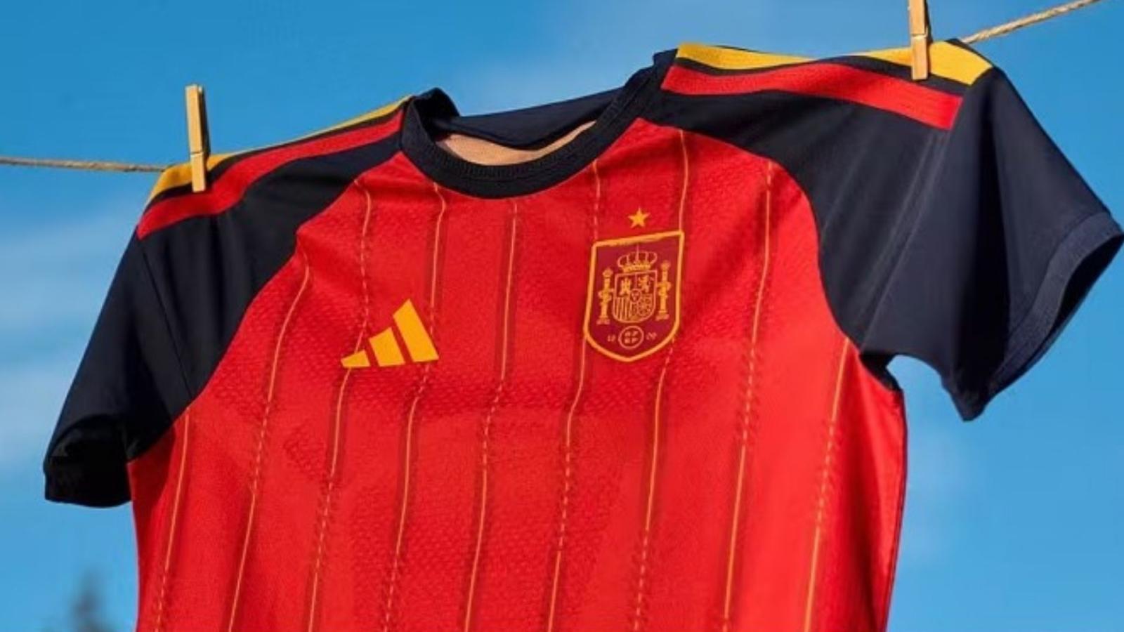 Equipación de la selección española de fútbol