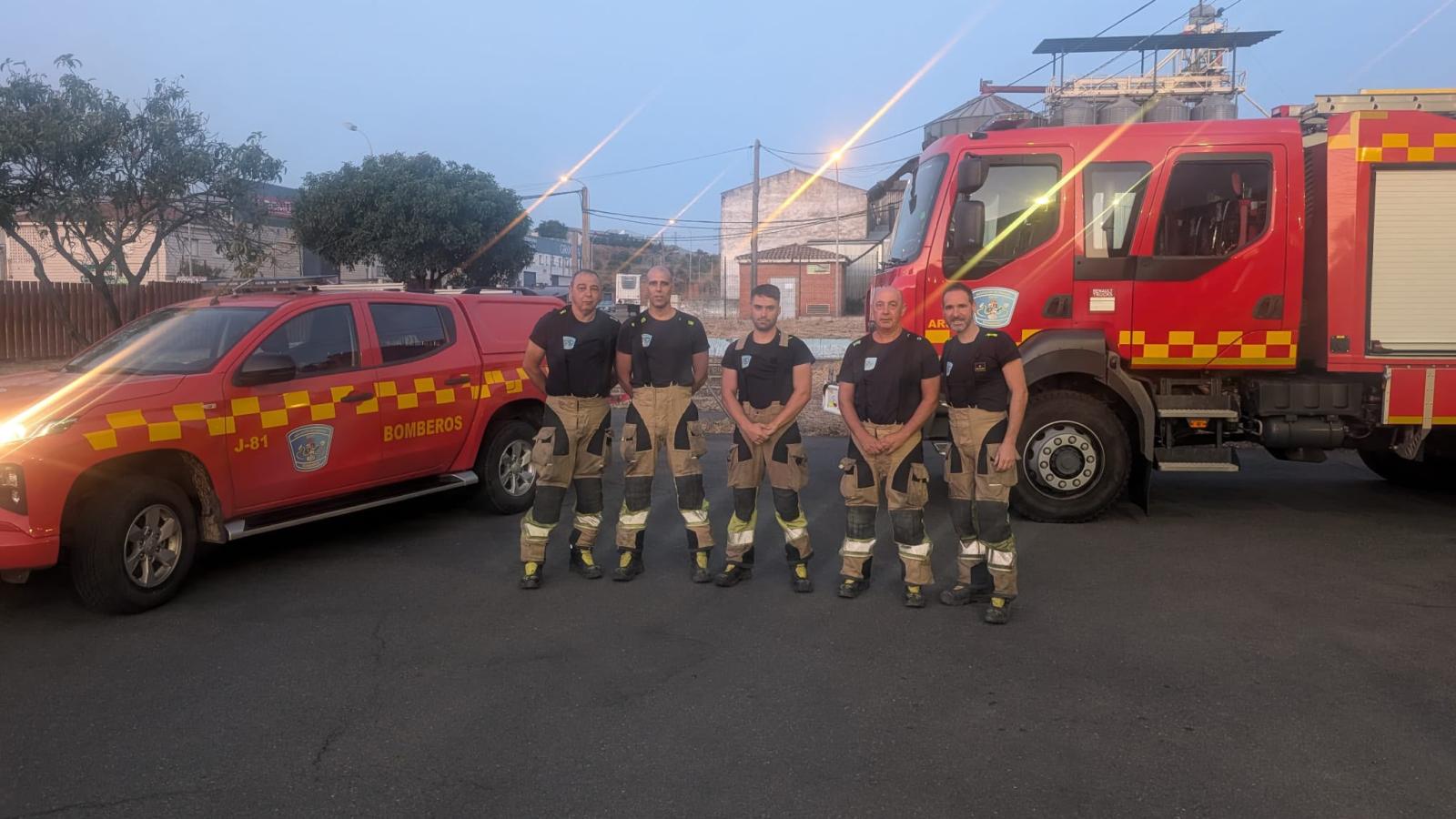 Bomberos de la Diputación de Cáceres antes de partir