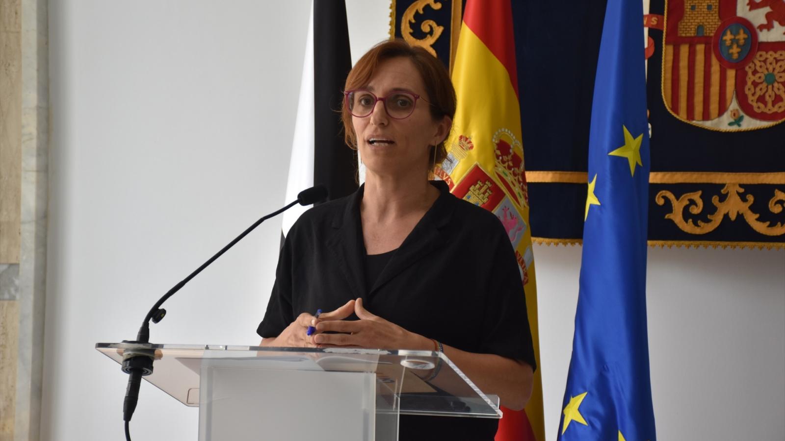 La ministra de Sanidad, Mónica García, ofrece declaraciones a los medios tras su reunión con el presidente de Ceuta, a 16 de agosto de 2026, en Ceuta