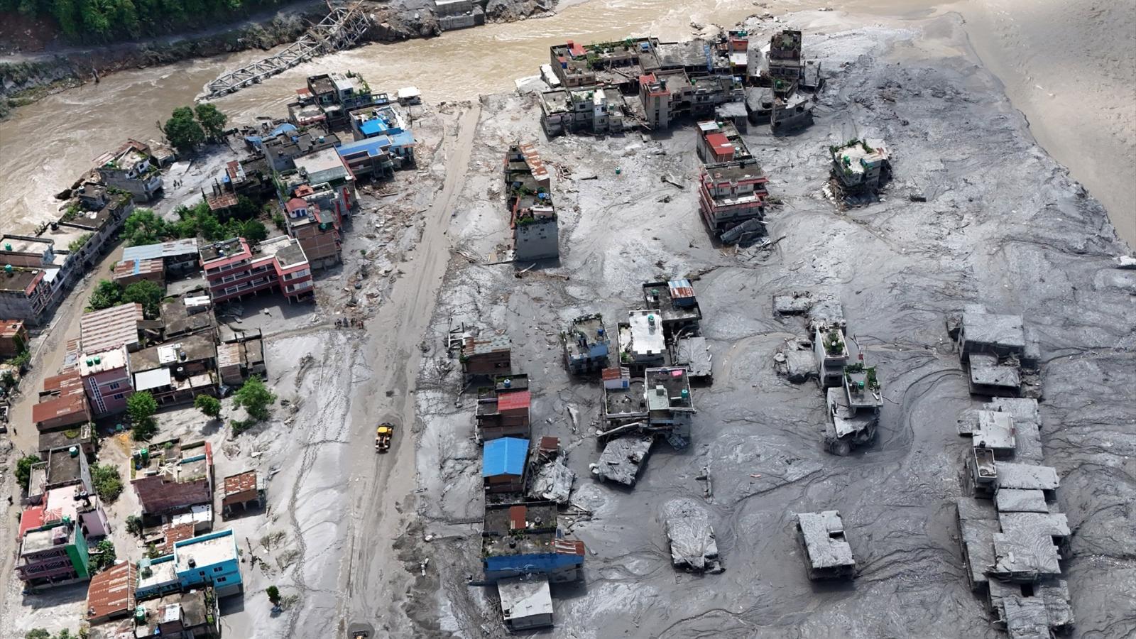 Nepal eleva a 469 los muertos por las inundaciones provocadas por la crecida del río Bhotekoshi