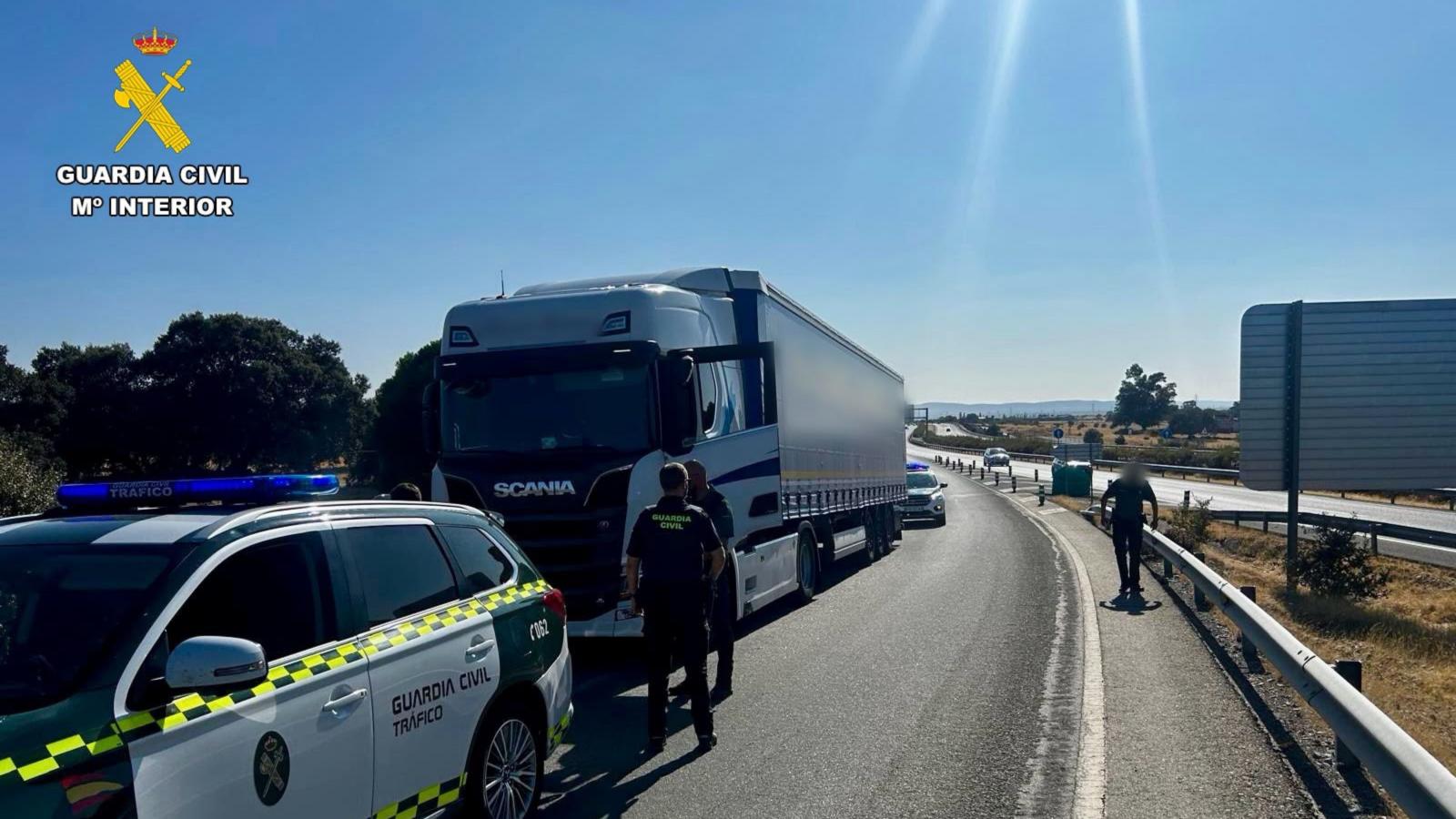Camión robado en Miajadas e interceptado por la Guardia Civil en Navalmoral de la Mata.