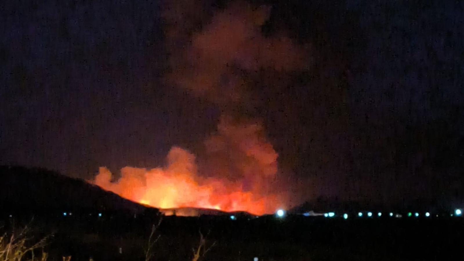 Las autoridades han ordenado el desalojo de las poblaciones cacereña como medida de precaución ante la evolución del incendio en la zona