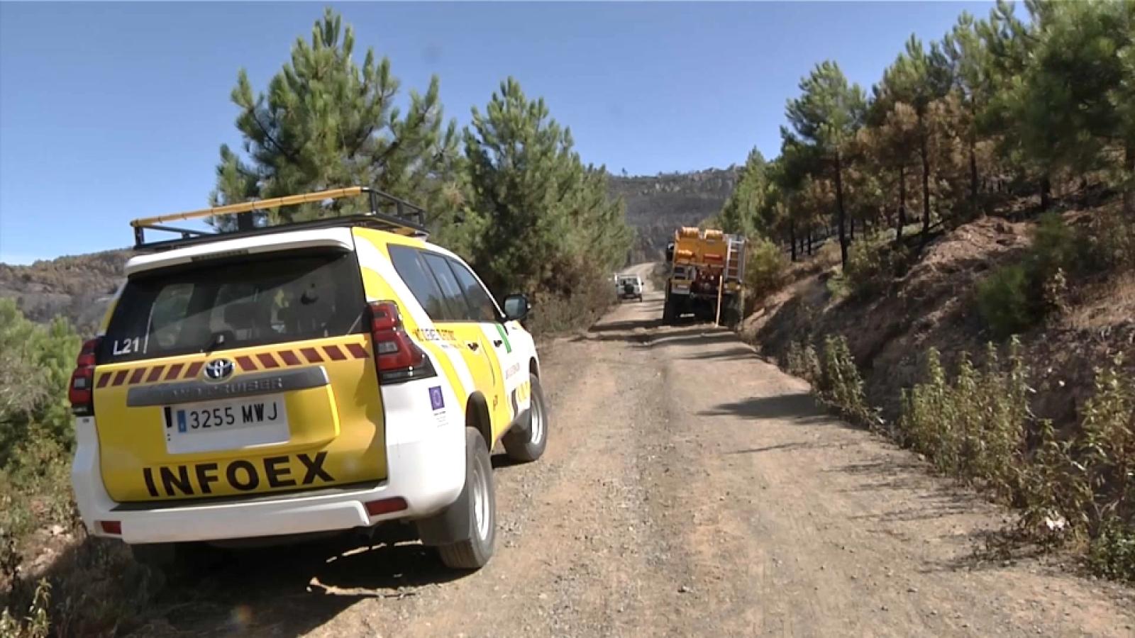 Se restablece el tráfico ferroviario y se abren las carreteras tras el incendio de Casas de Millán