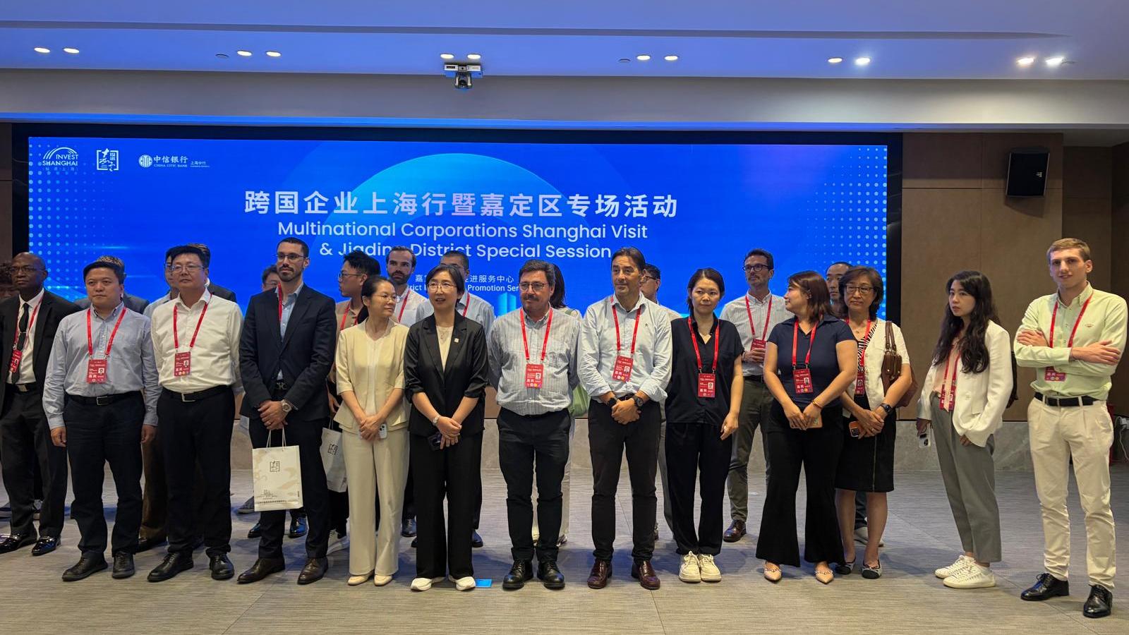 El consejero de Economía, Empleo y Transformación Digital, Guillermo Santamaría, ha mantenido una reunión con el Gobierno Municipal del distrito de Jiading , que forma parte de la ciudad de Shanghái-