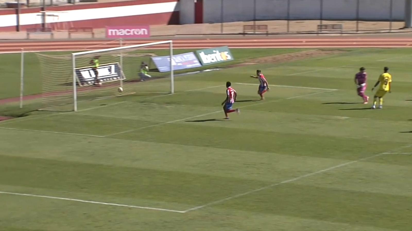El Don Benito golea a Las Palmas Atlético y se coloca líder