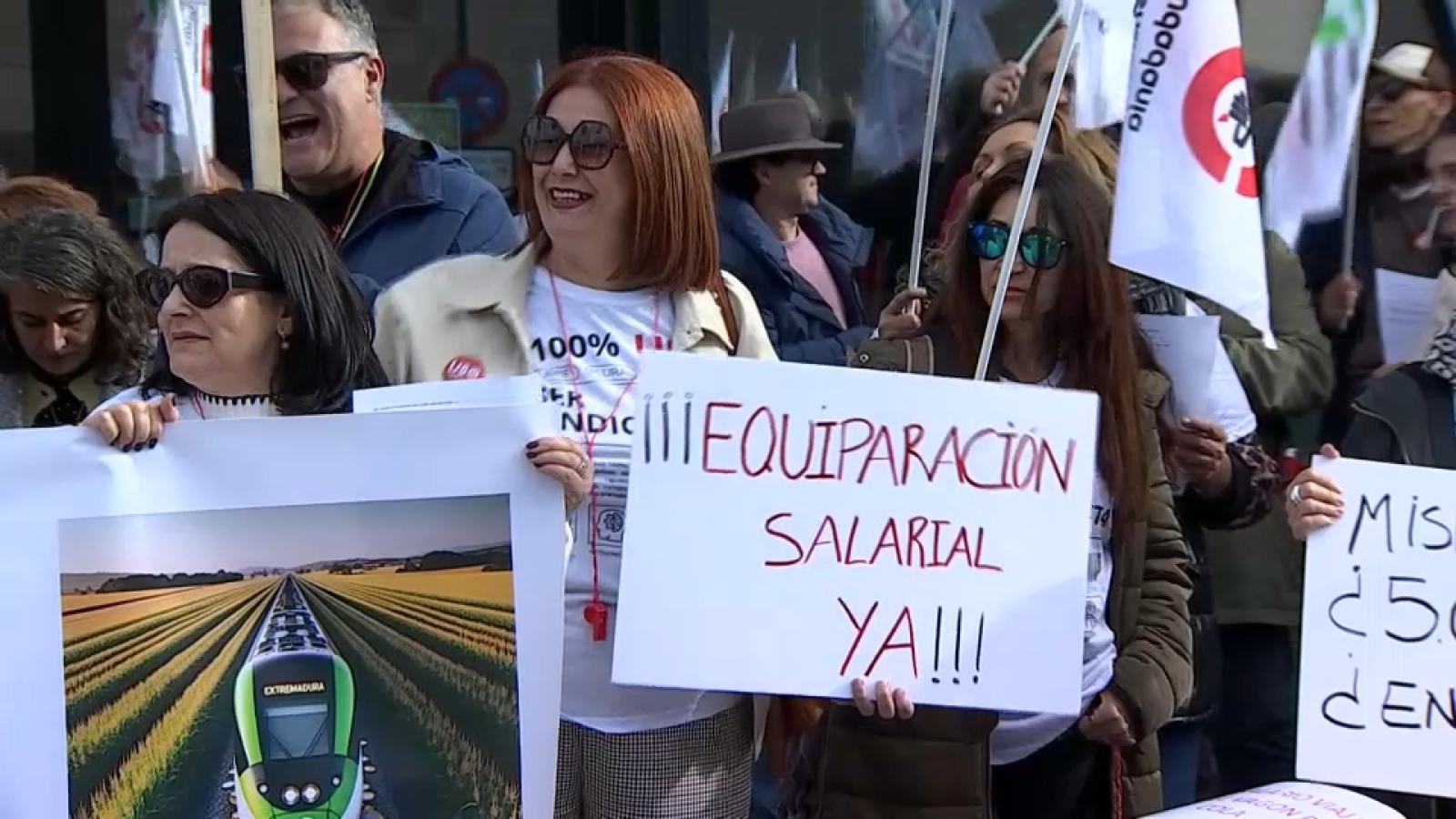 CSIF, UGT y CCOO preparan movilizaciones por la equiparación salarial en la Junta de Extremadura