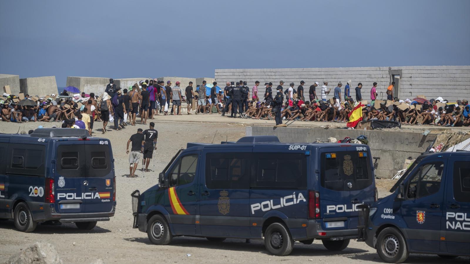 Informe de Policía cuestiona a fuerzas de Marruecos: apunta a "guiado activo" de migrantes a Ceuta y planificación
