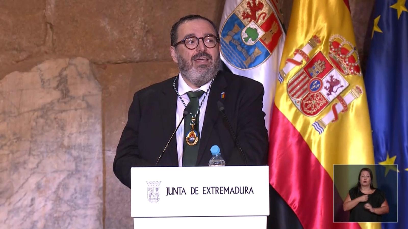 José María Núñez dedica la Medalla de Extremadura a quienes no pudieron vivir libres