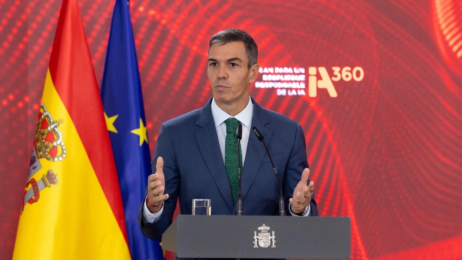 El presidente del Gobierno, Pedro Sánchez, interviene durante la presentación del acto ‘IA360