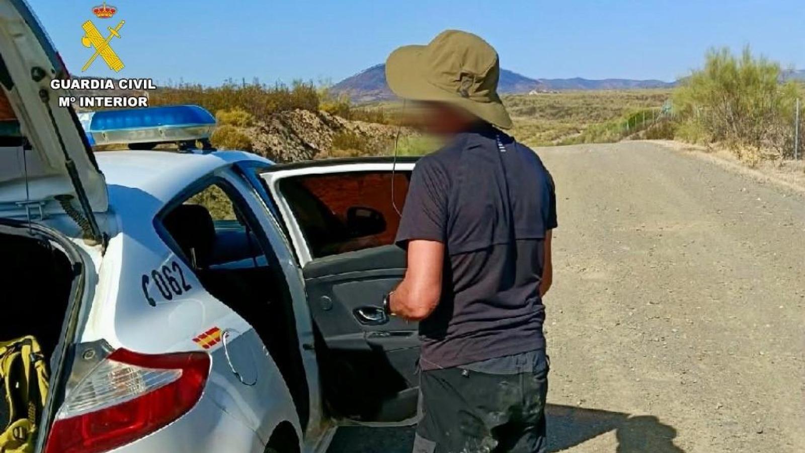 La Guardia Civil auxilia a un peregrino por golpe de calor en Cañaveral