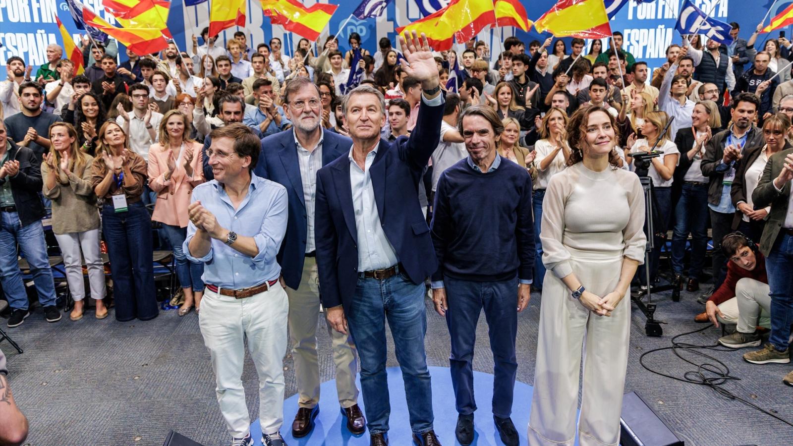 Feijóo promete gobernar "con la verdad por delante" e imprimir a España un "cambio sereno, pero contundente"