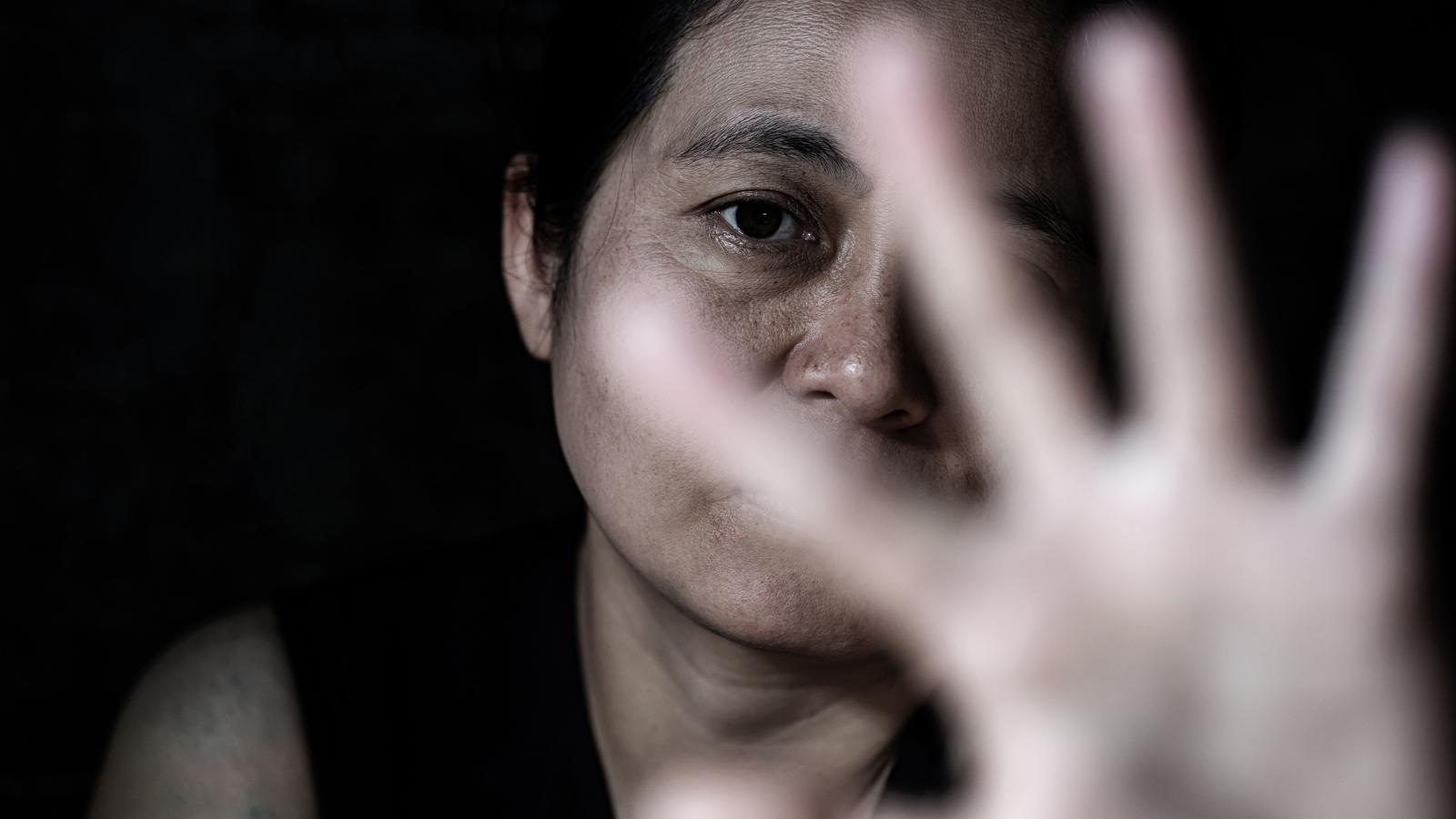 Mujeres que sufren violencia de género y adicciones. 
