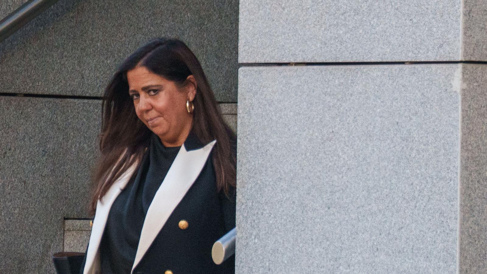 La jueza que investigó al hermano de Pedro Sánchez, Beatriz Biedma, a su salida de la Audiencia Nacional, a 8 de octubre de 2026, en Madrid (España). 