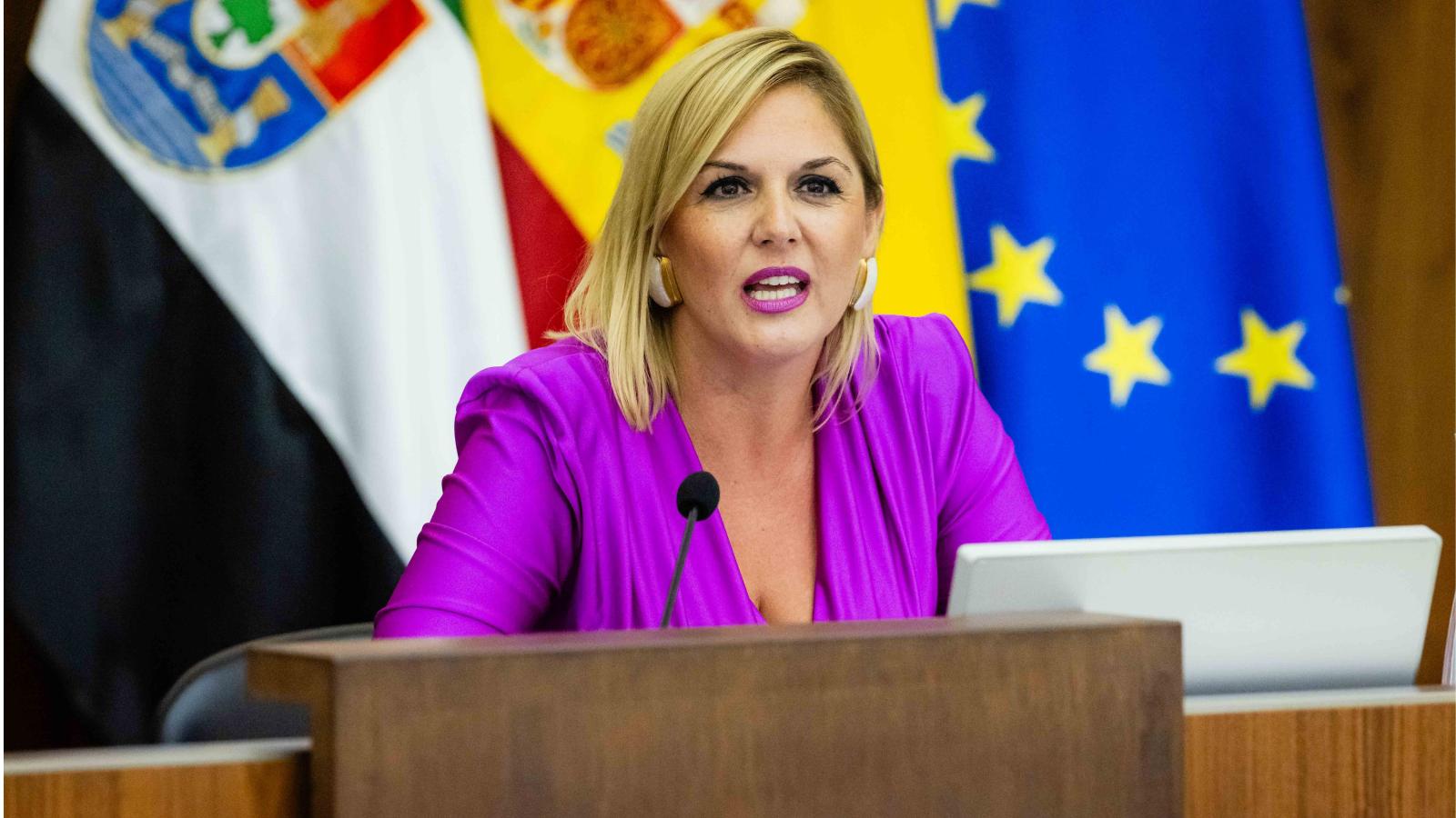 La consejera de Hacienda, Elena Manzano, en la rueda de prensa de presentación de los Presupuestos Generales de Extremadura para 2027. 