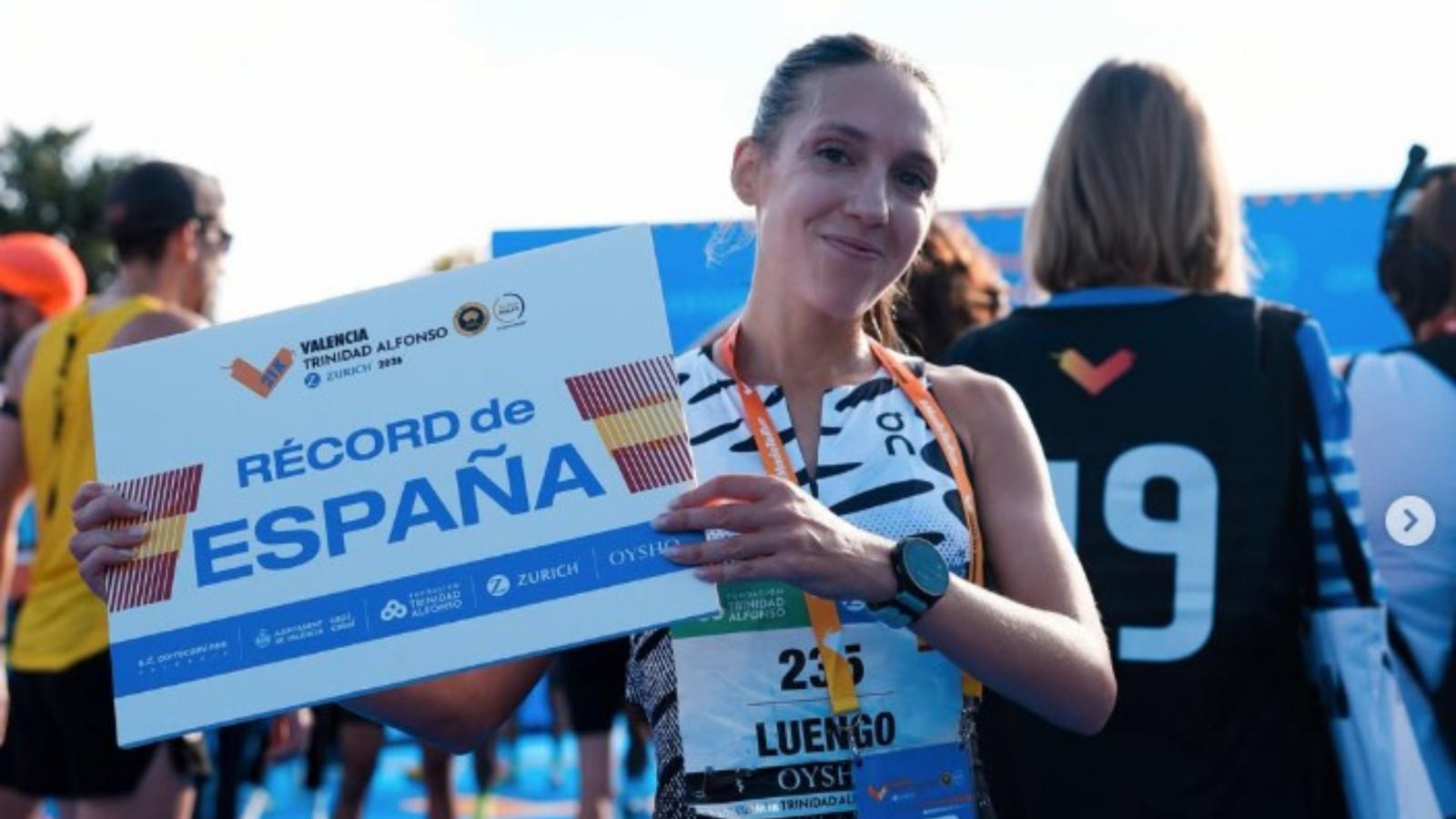 La atleta extremeña, Laura Luengo, tras superar el récord de España de media maratón en Valencia