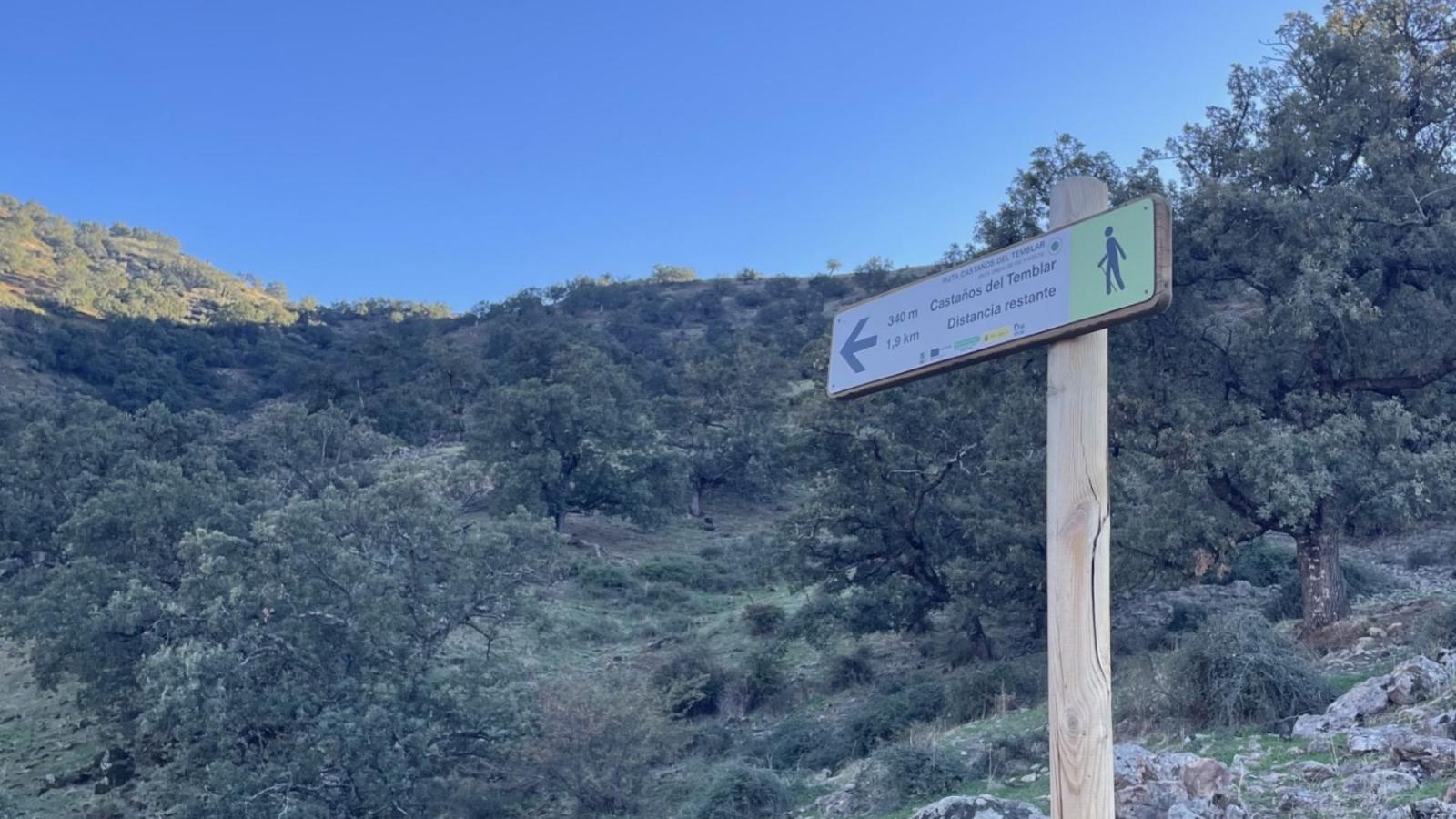 Acceso a una ruta desde la que se accede a los Castaños del Temblar