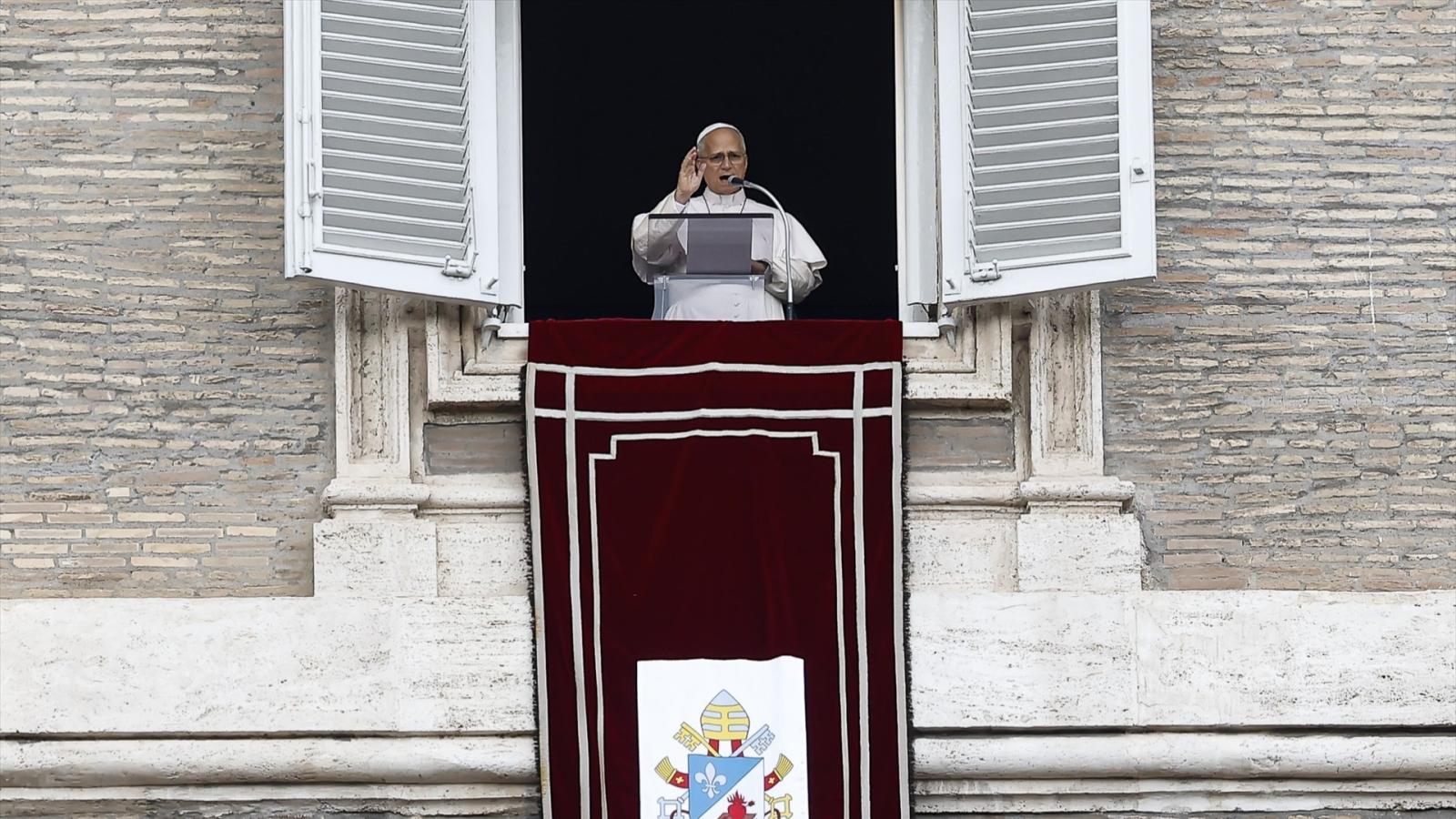 El papa retoma el rezo del ángelus desde el Palacio Apostólico tras recibir el alta hospitalaria