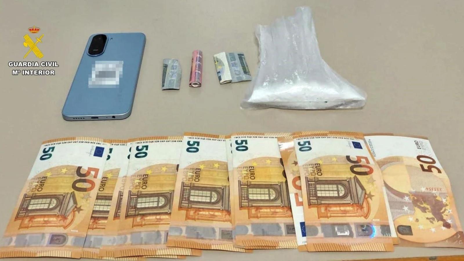 Droga y dinero intervenido por la Guardia Civil