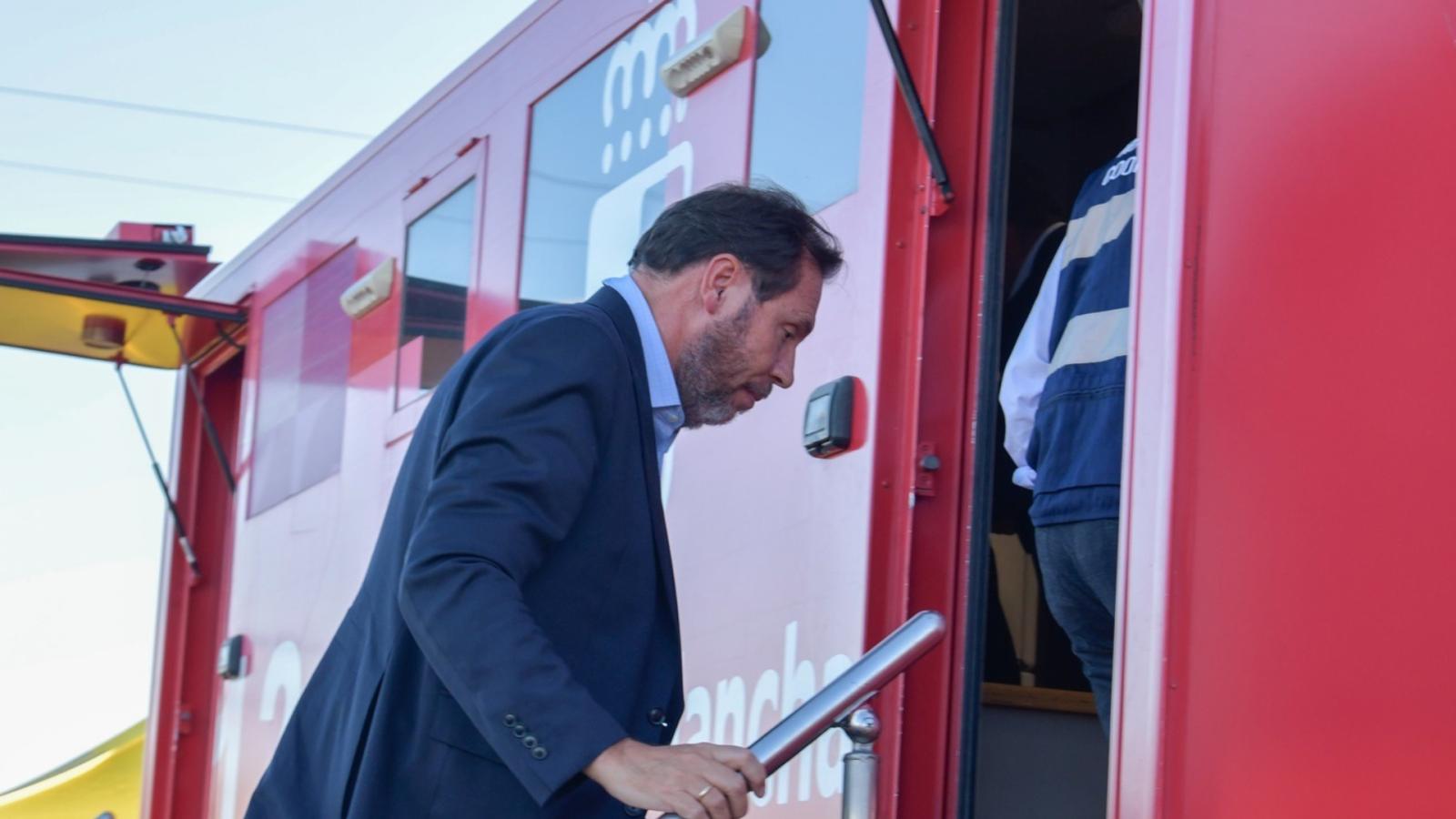 El ministro de Transportes y Movilidad Sostenible, Óscar Puente, en el Puesto de Mando Avanzado instalado en el lugar de los hechos, a 28 de octubre de 2026, en Urda, Toledo, Castilla-La Mancha