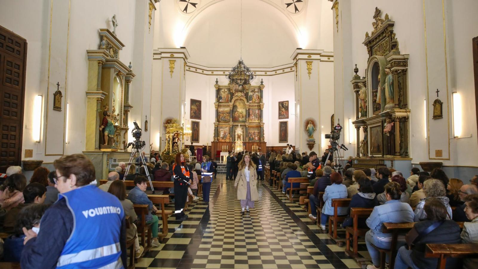 Numerosas personas durante una misa funeral por los fallecidos en el accidente ferroviario del pasado 28 de octubre